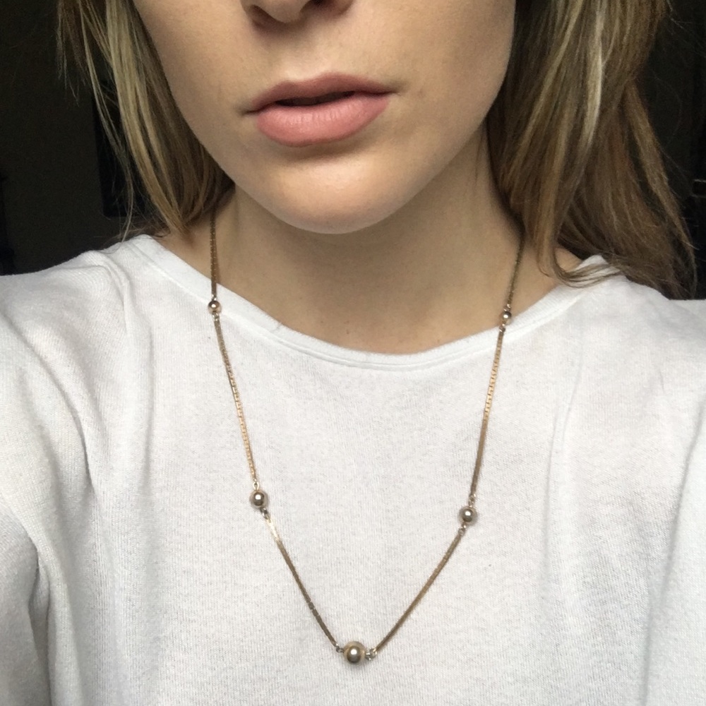 Gold circle small detail necklace